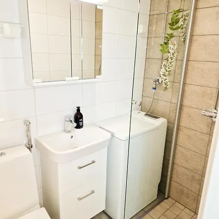 Downtown - 4 Henkilolle, Keskusta, 52m² شقة